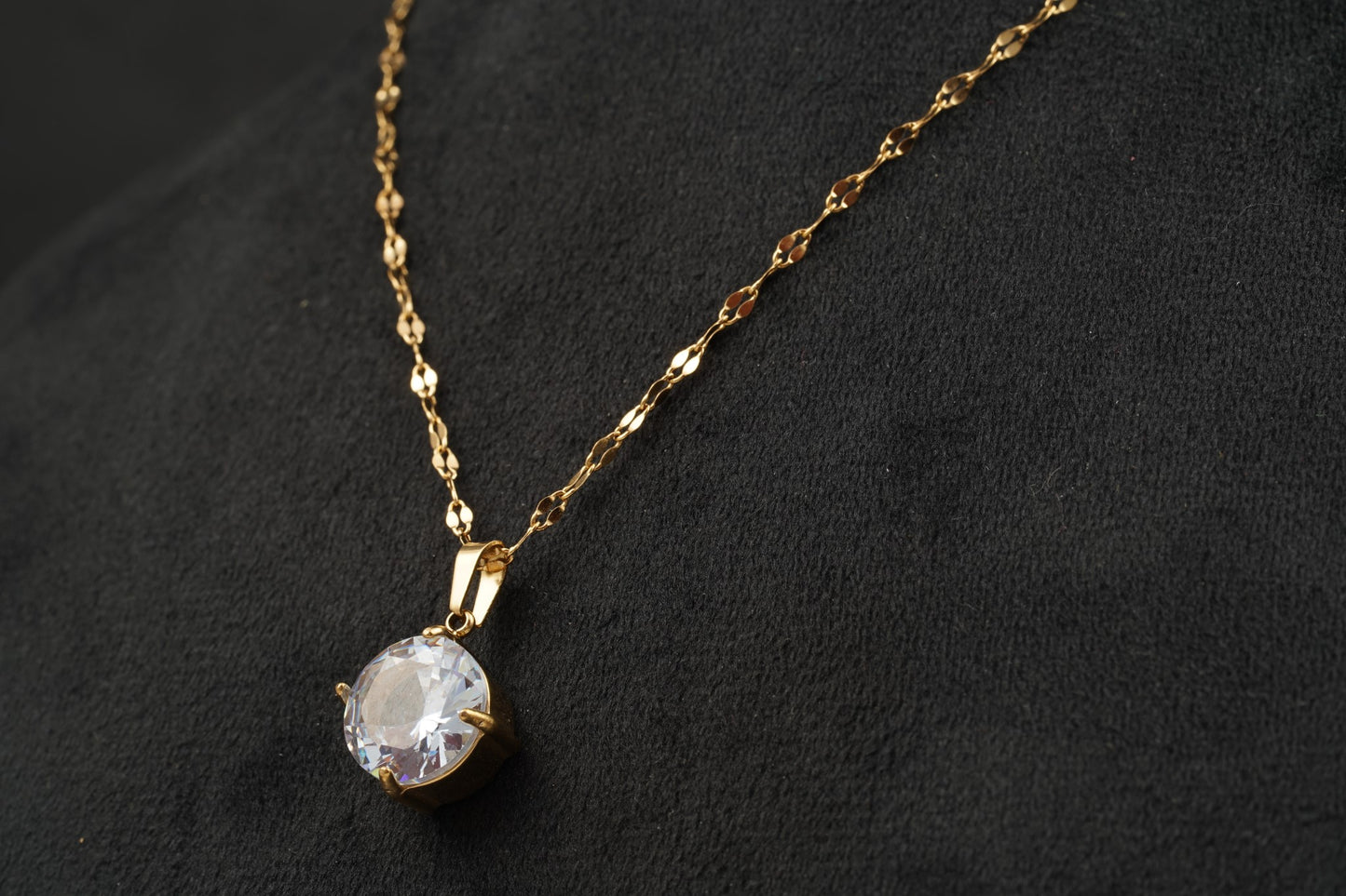Round Diamond Solid Gold Pendant With Gold Chain
