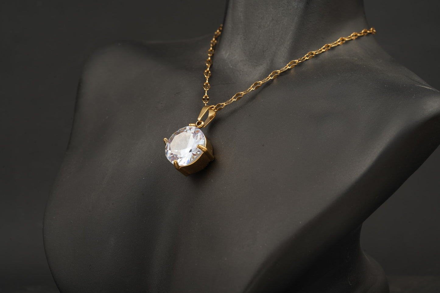 Round Diamond Solid Gold Pendant With Gold Chain