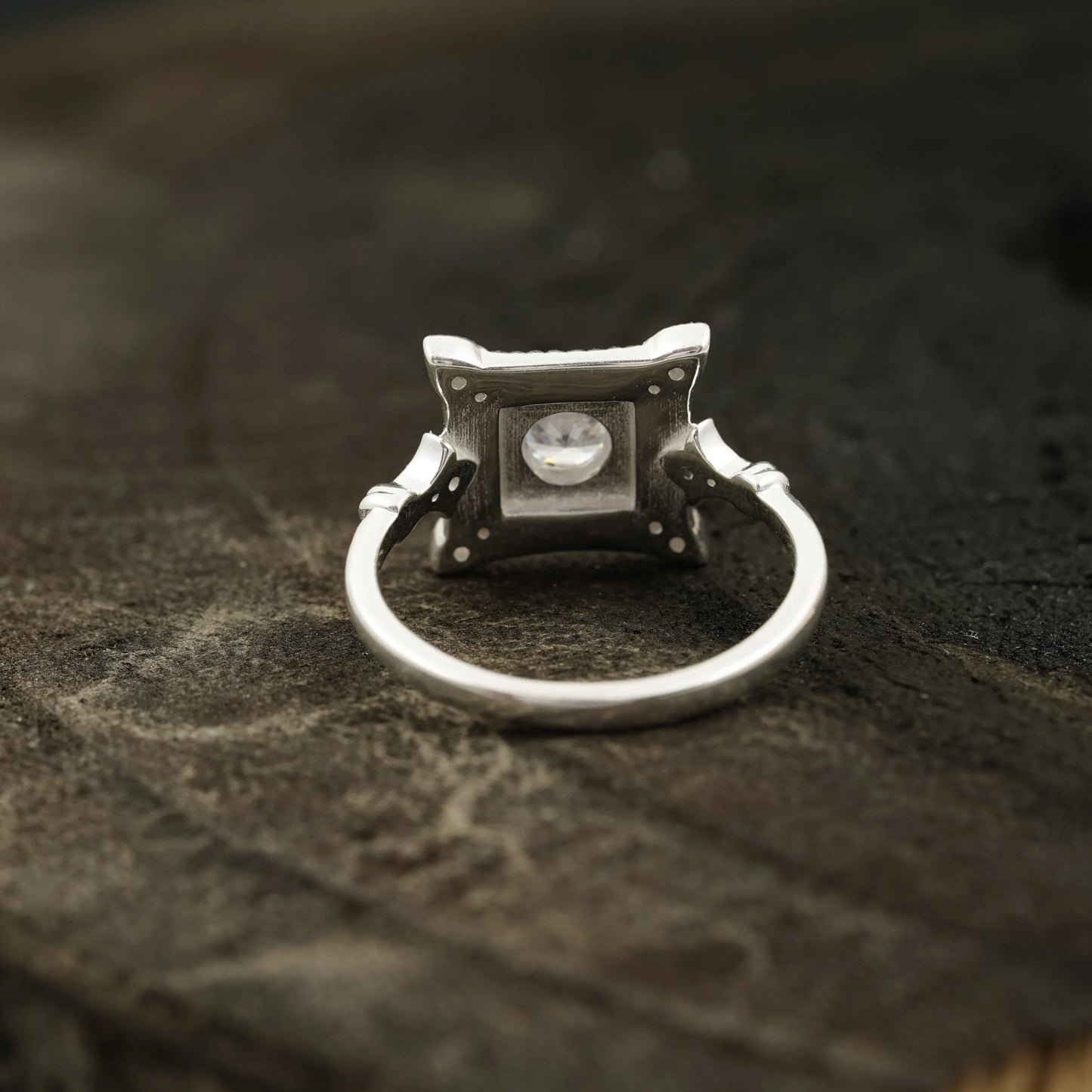 Antique Blue Sapphire & Diamond Vintage Engagement Ring - MinimalistJewels