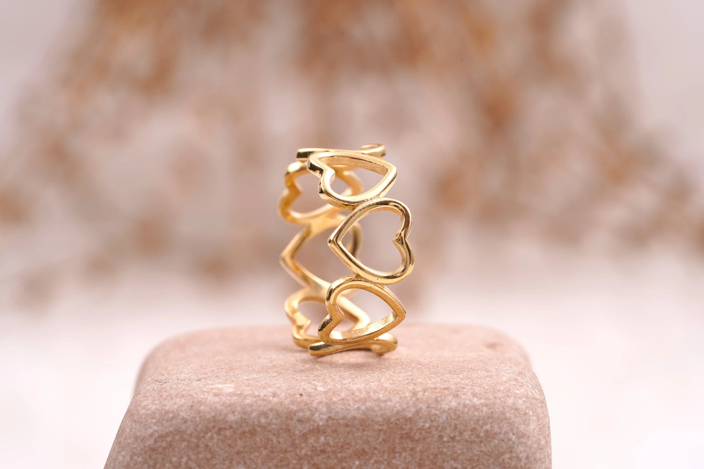 Heart Shaped Solid Gold Stacking Wedding Band - MinimalistJewels