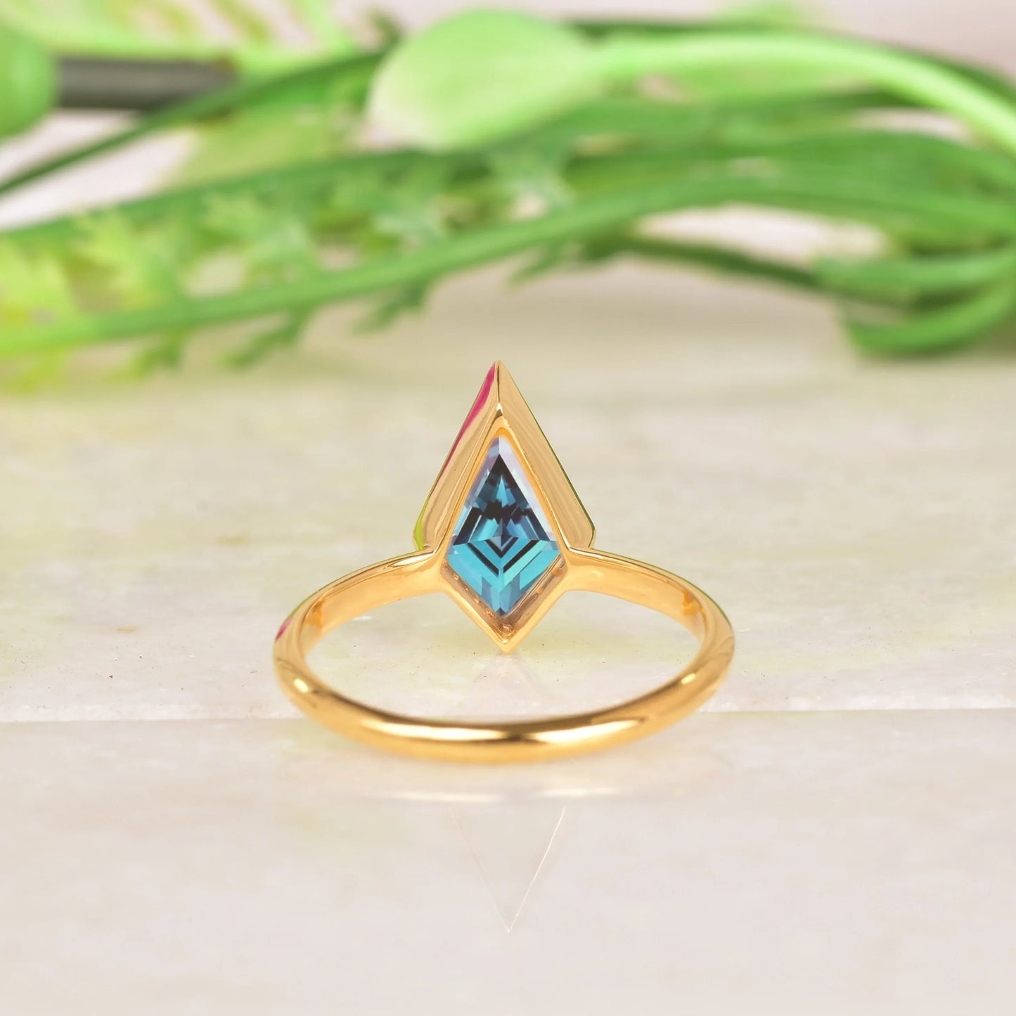 Kite Shaped Color-Change Alexandrite Ring - MinimalistJewels