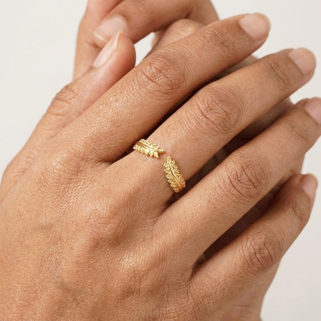 Vintage Leaf Open Wedding Band With finger
