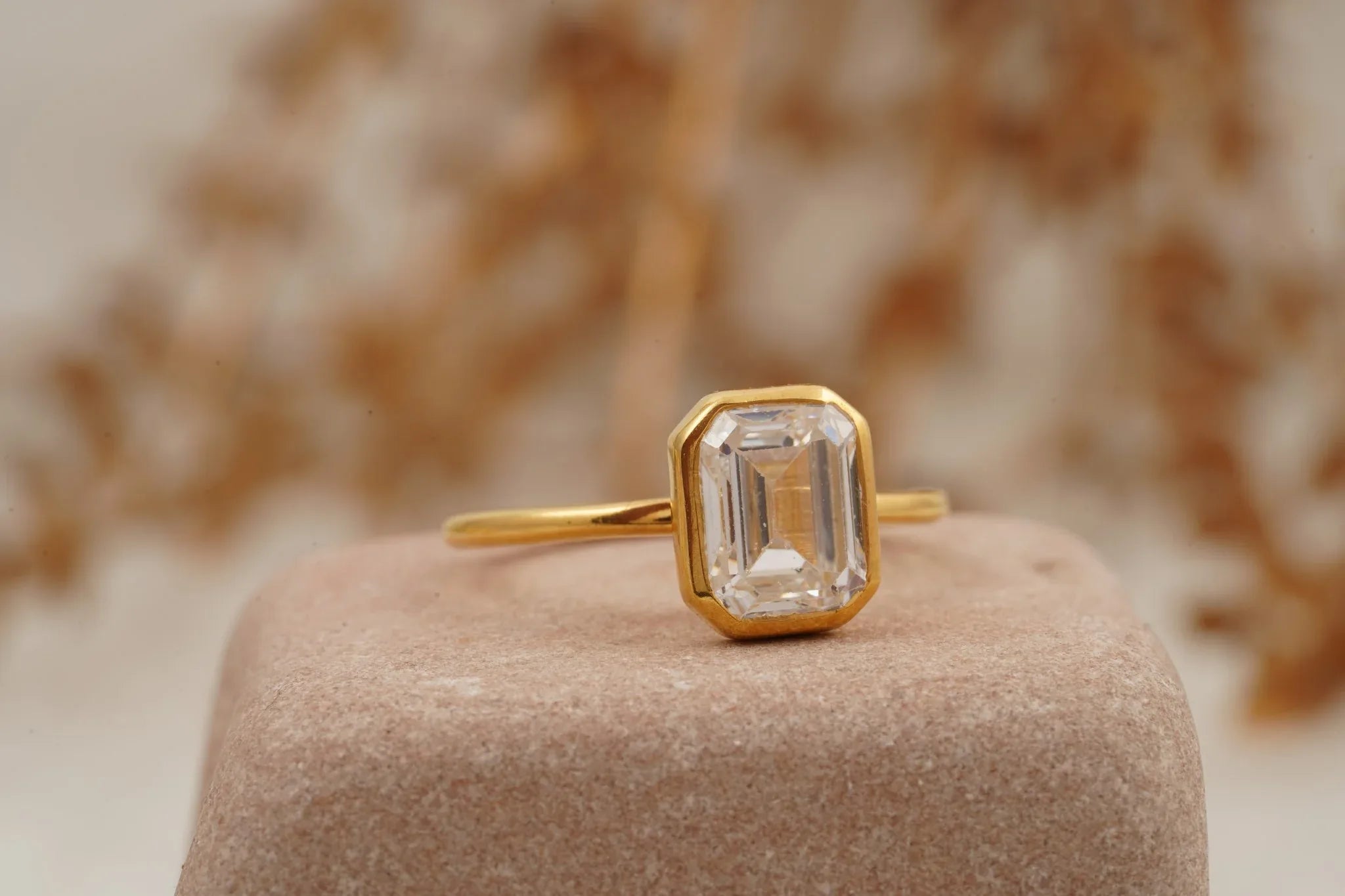Emerald 1.5Ct Bezel Moissanite Engagement Ring - MinimalistJewels