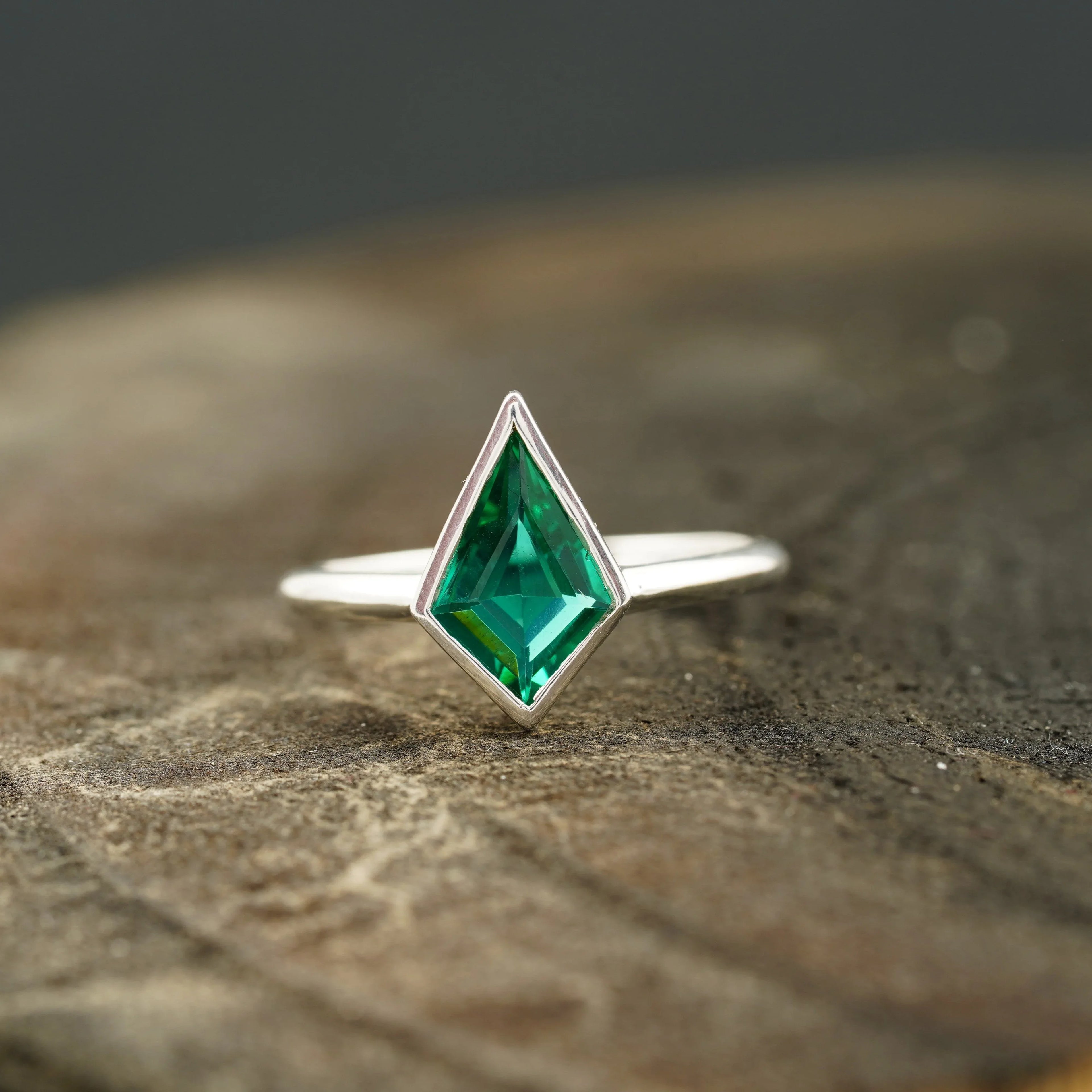 Kite Shaped Emerald Ring Solid Gold Solitaire Ring - MinimalistJewels