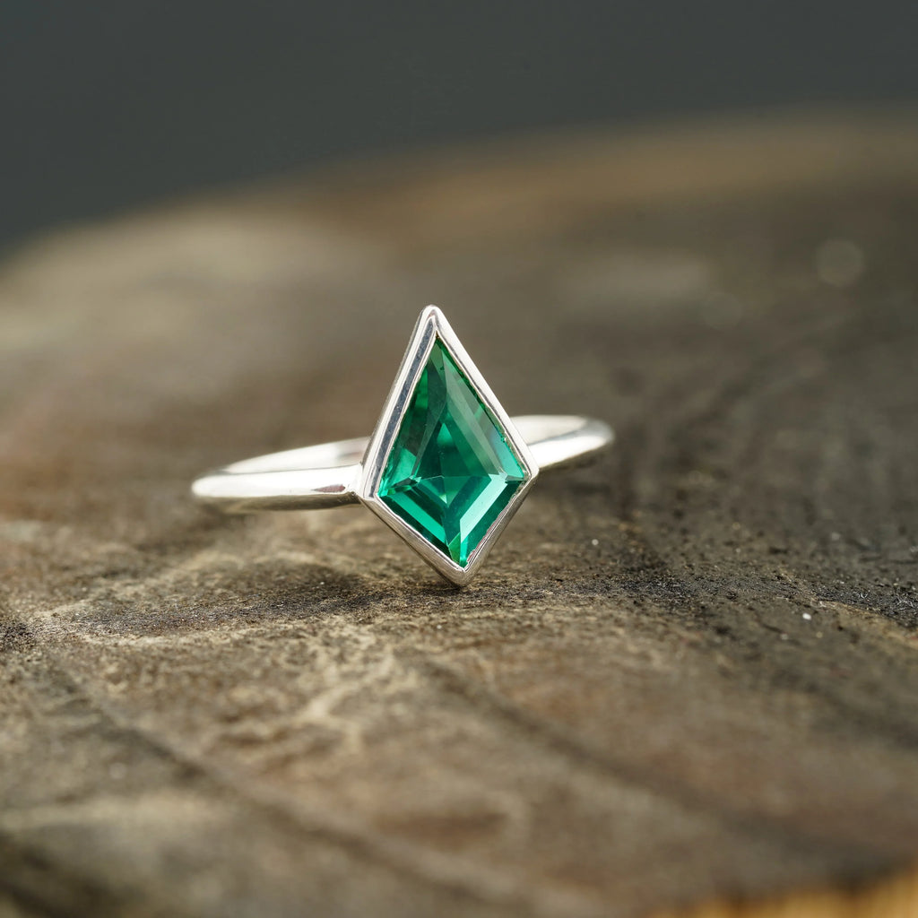Kite Shaped Emerald Ring Solid Gold Solitaire Ring - MinimalistJewels