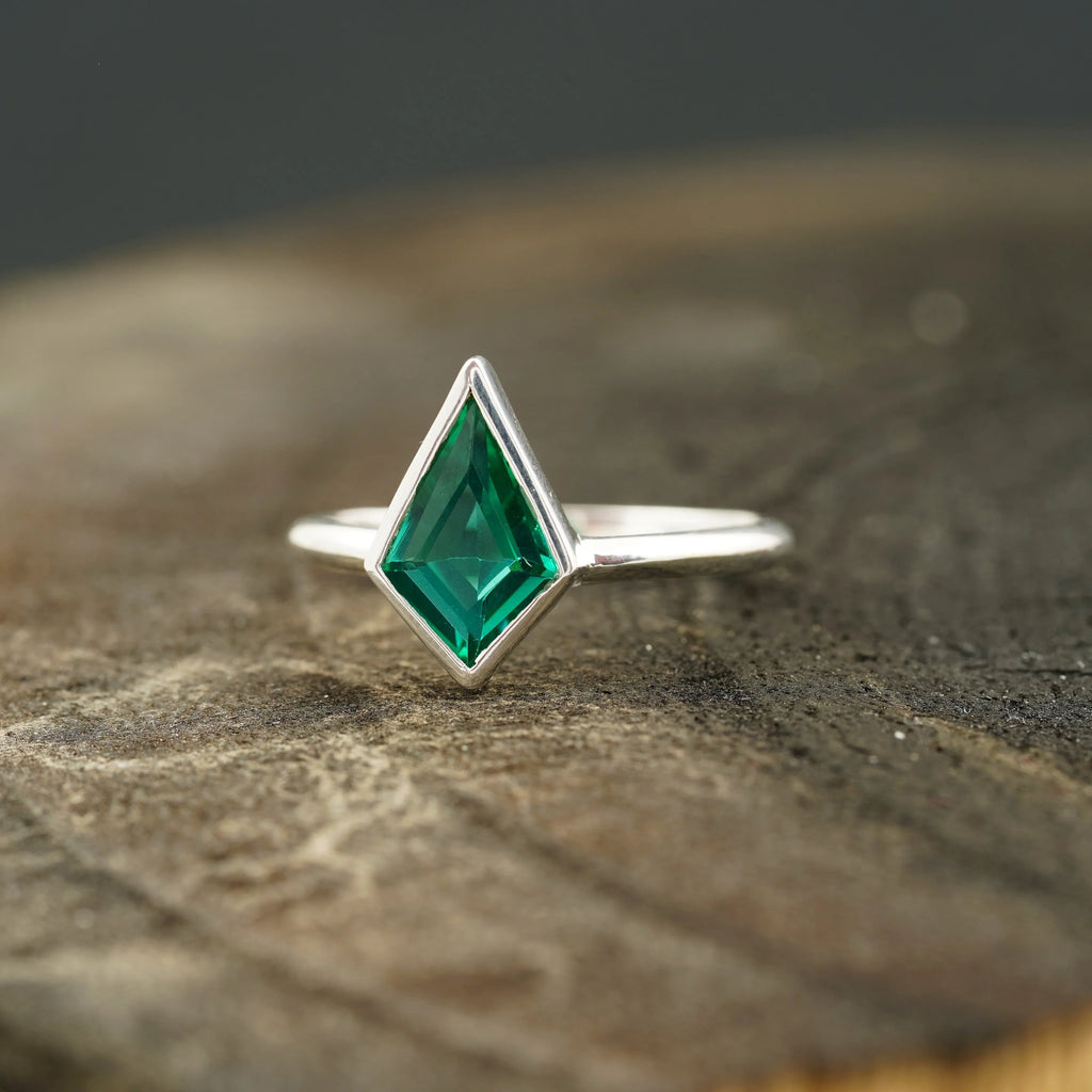 Kite Shaped Emerald Ring Solid Gold Solitaire Ring - MinimalistJewels