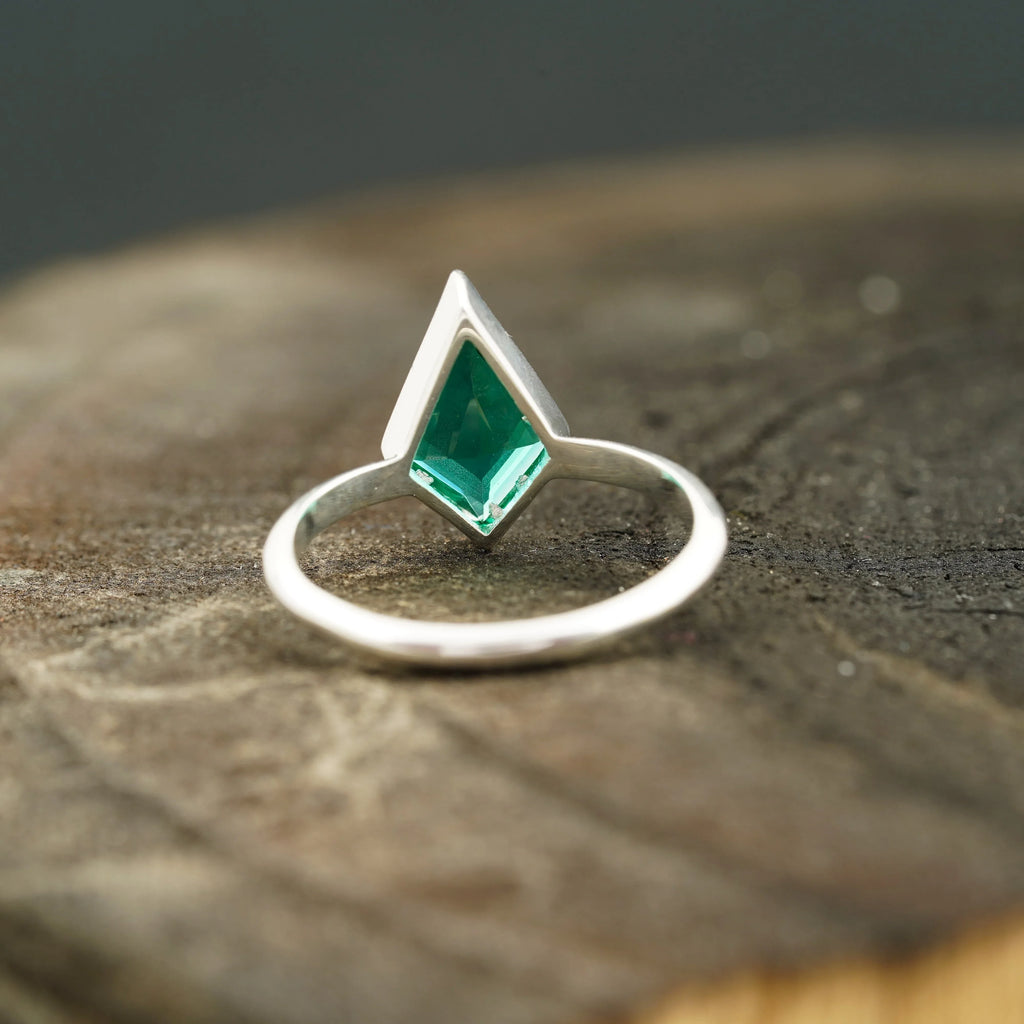 Kite Shaped Emerald Ring Solid Gold Solitaire Ring - MinimalistJewels