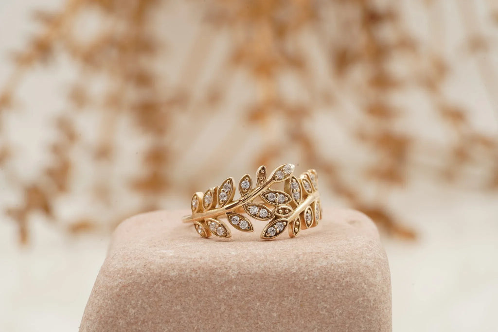 Leaf Diamond Stacking Gold Wedding Band - MinimalistJewels
