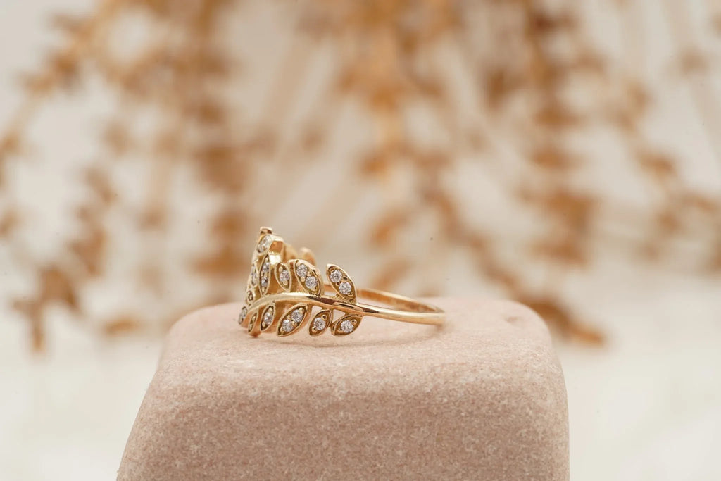 Leaf Diamond Stacking Gold Wedding Band - MinimalistJewels
