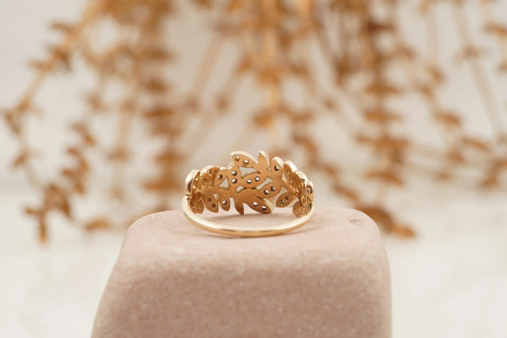 Leaf Diamond Stacking Gold Wedding Band - MinimalistJewels