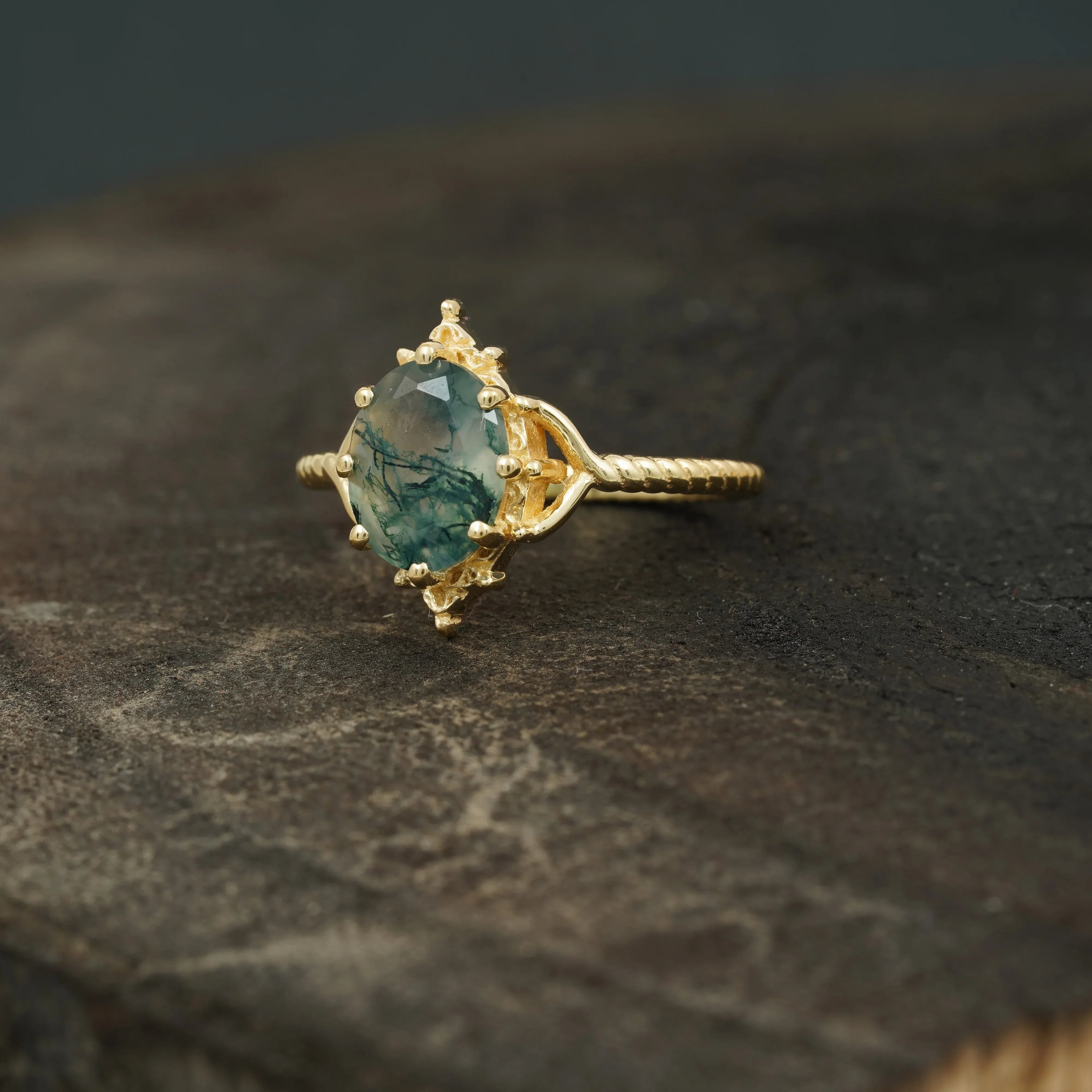 Vintage Oval Moss Agate 14k Gold Engagement Ring - MinimalistJewels