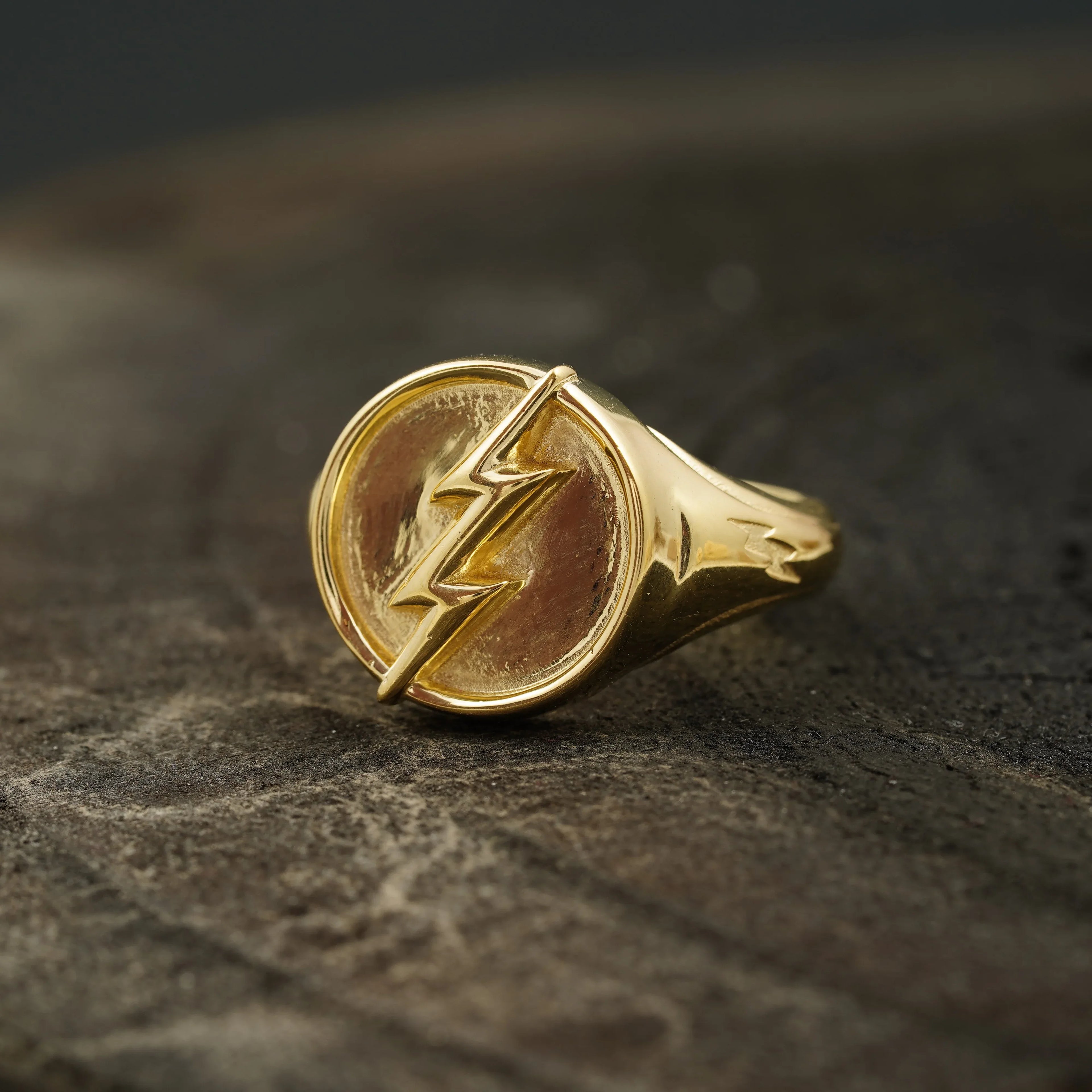 Flash Design 14k Solid Gold Mens Signet Ring - MinimalistJewels