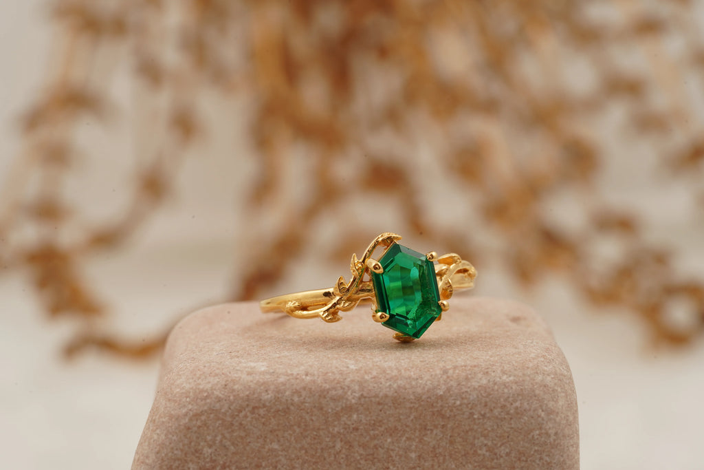 Emerald Hexagon Engagement Ring - MinimalistJewels