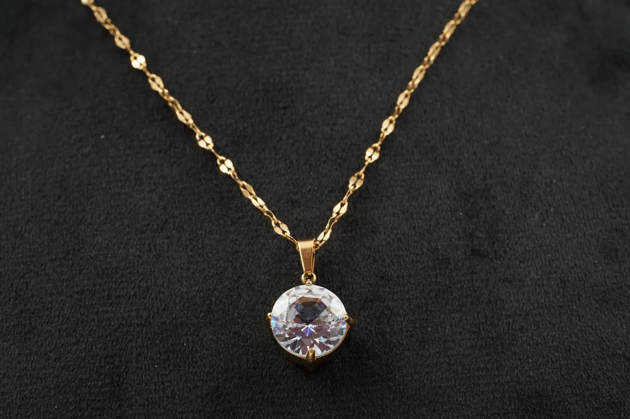 Round Diamond Solid Gold Pendant With Gold Chain - MinimalistJewels