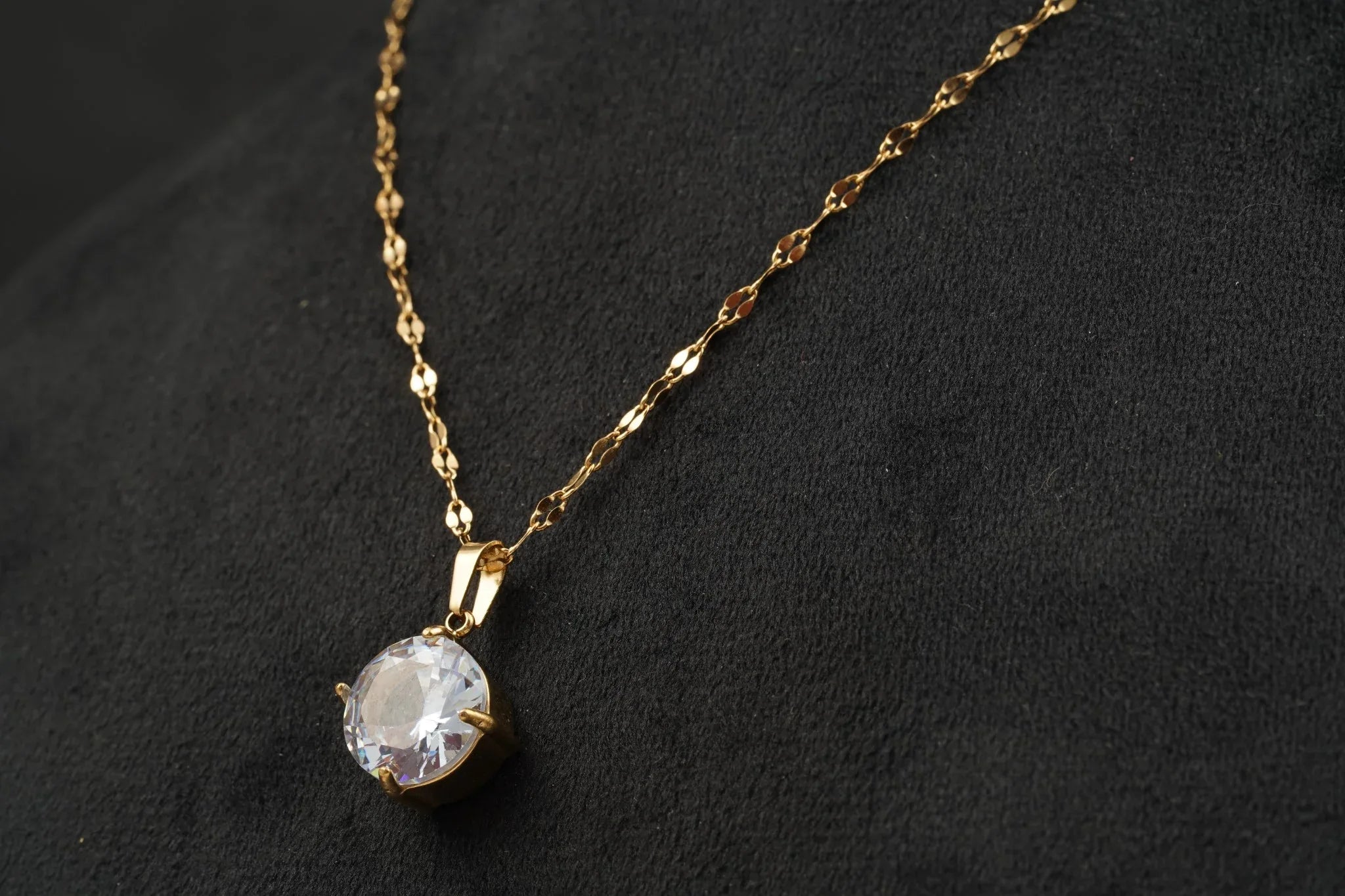 Round Diamond Solid Gold Pendant With Gold Chain - MinimalistJewels