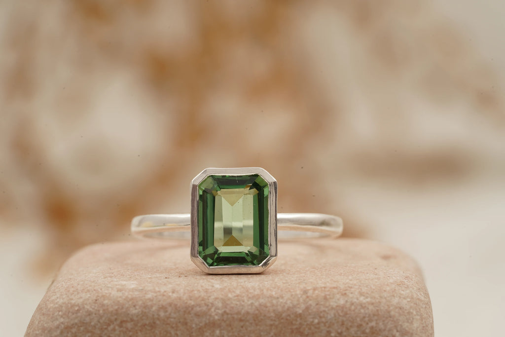 Bezel Set Green Amethyst 925 Sterling Silver Solitaire Ring - MinimalistJewels