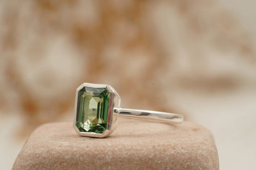 Bezel Set Green Amethyst 925 Sterling Silver Solitaire Ring - MinimalistJewels