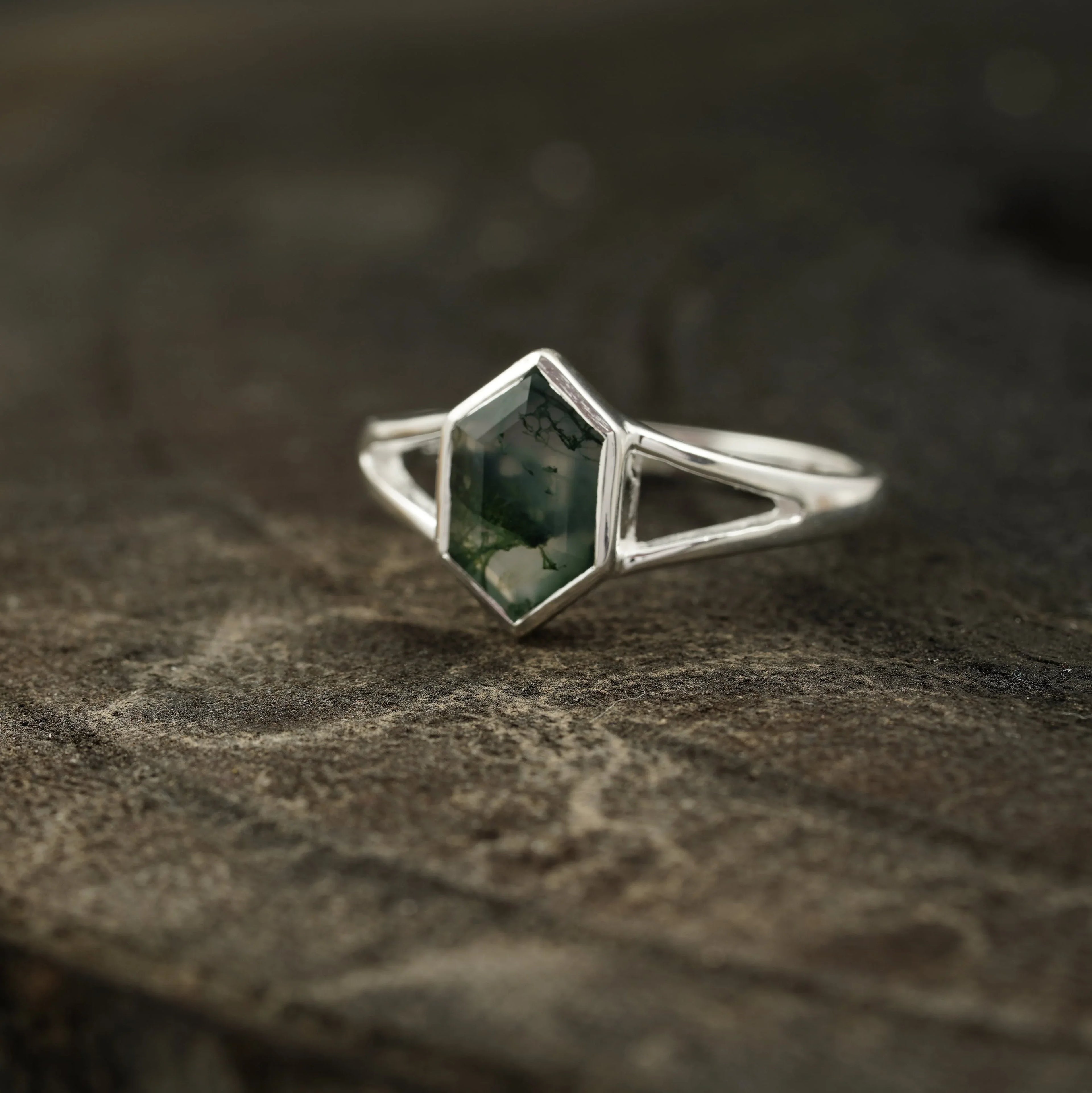 Vintage Bezel Setting Moss Agate Engagement Ring - MinimalistJewels