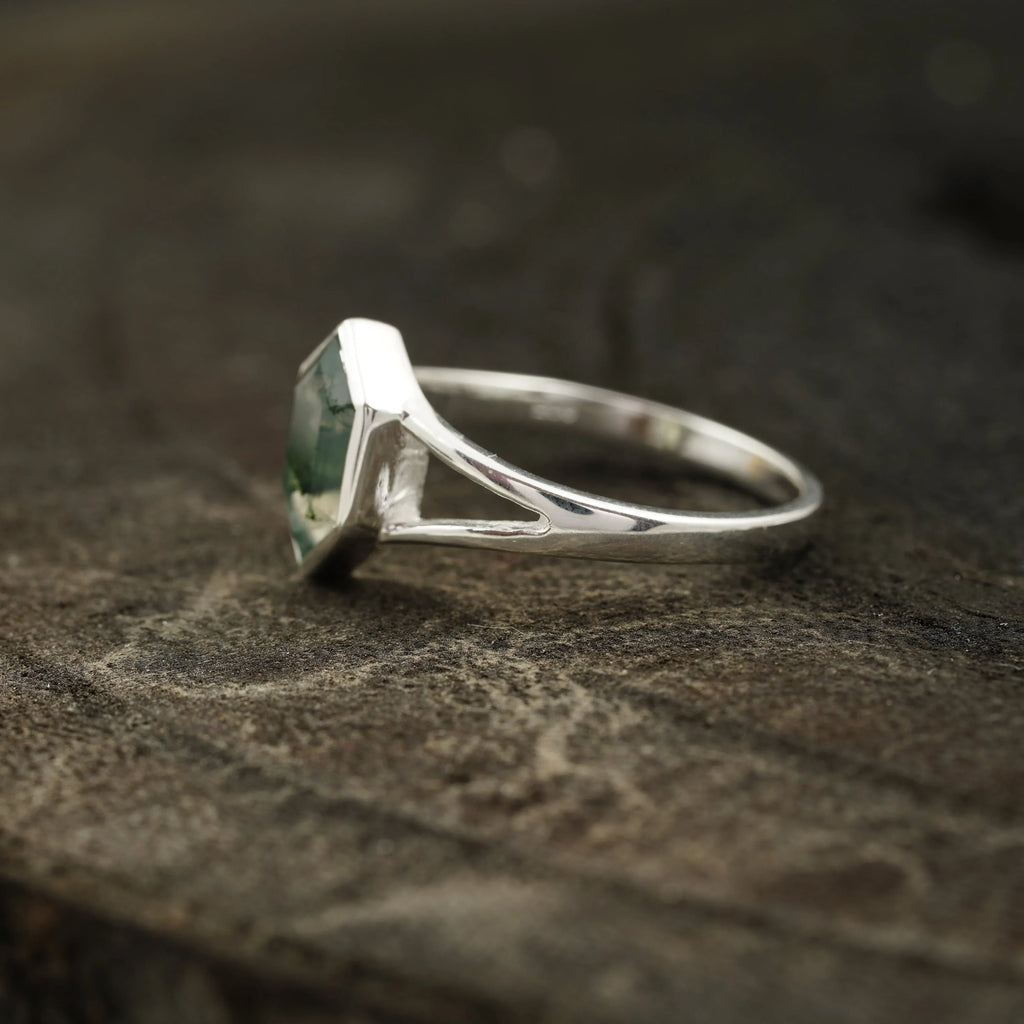 Vintage Bezel Setting Moss Agate Engagement Ring - MinimalistJewels