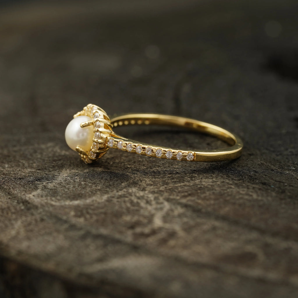 Pearl & Diamond Silver Engagement Ring - MinimalistJewels