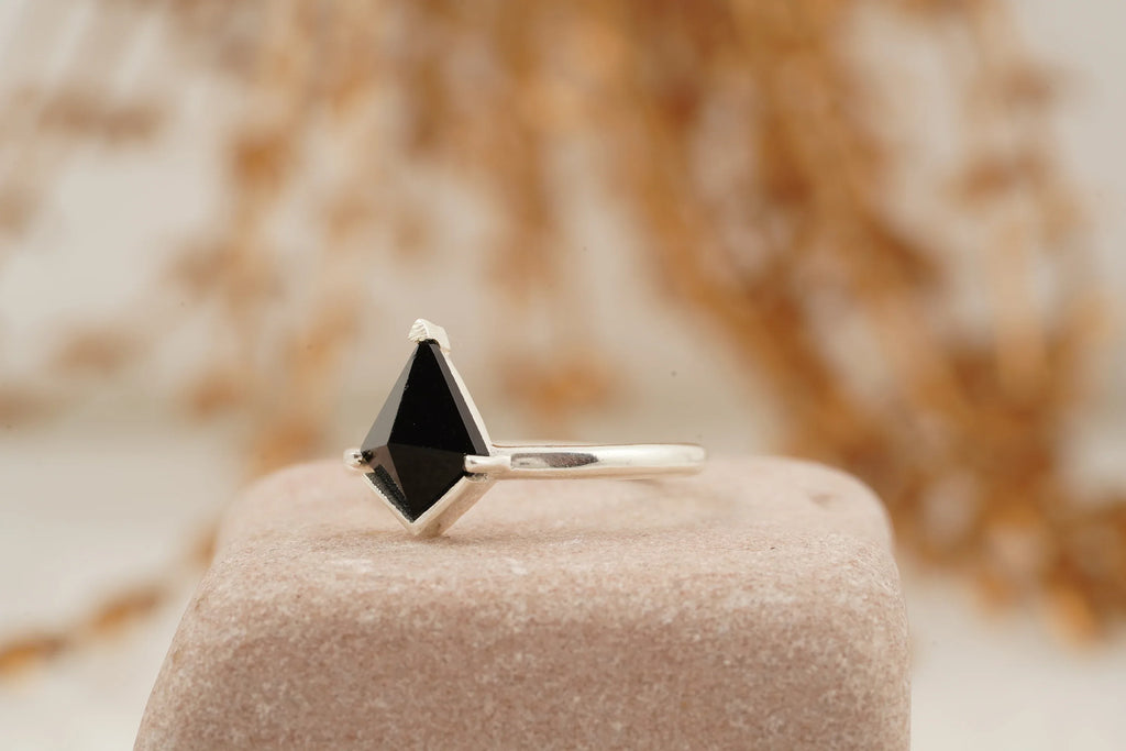 Black Onyx Kite Shaped Engagement Ring 925 Sterling Silver - MinimalistJewels