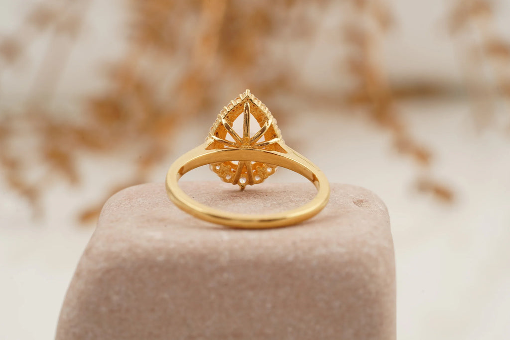 Pear Cut Morganite Halo Diamond Engagement Ring - MinimalistJewels