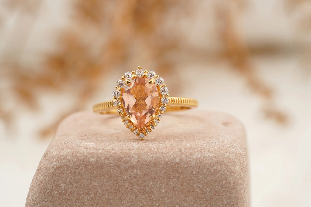 Pear Cut Morganite Halo Diamond Engagement Ring - MinimalistJewels