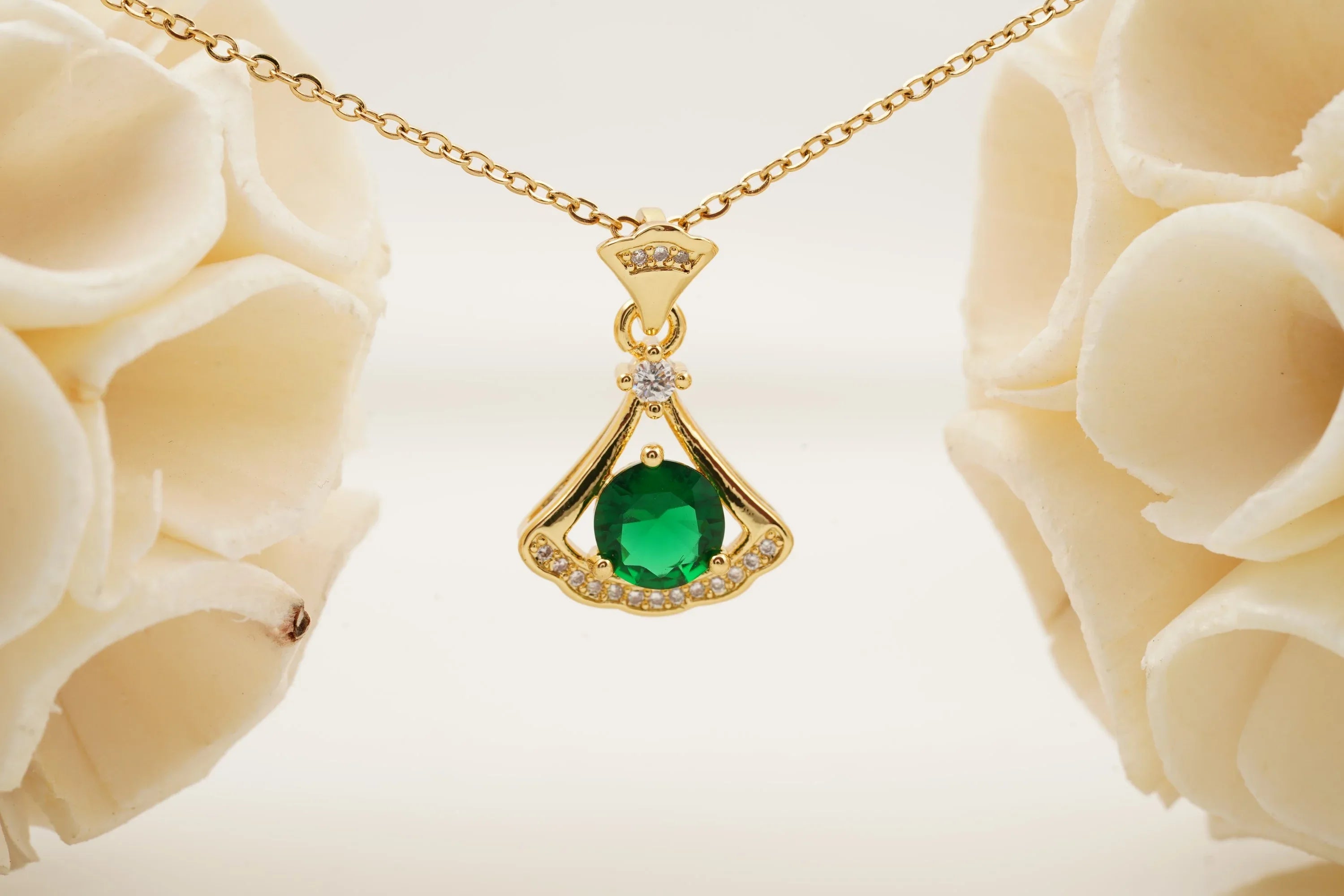 Round Emerald Necklace With Gold Chain May Birthstone - MinimalistJewels