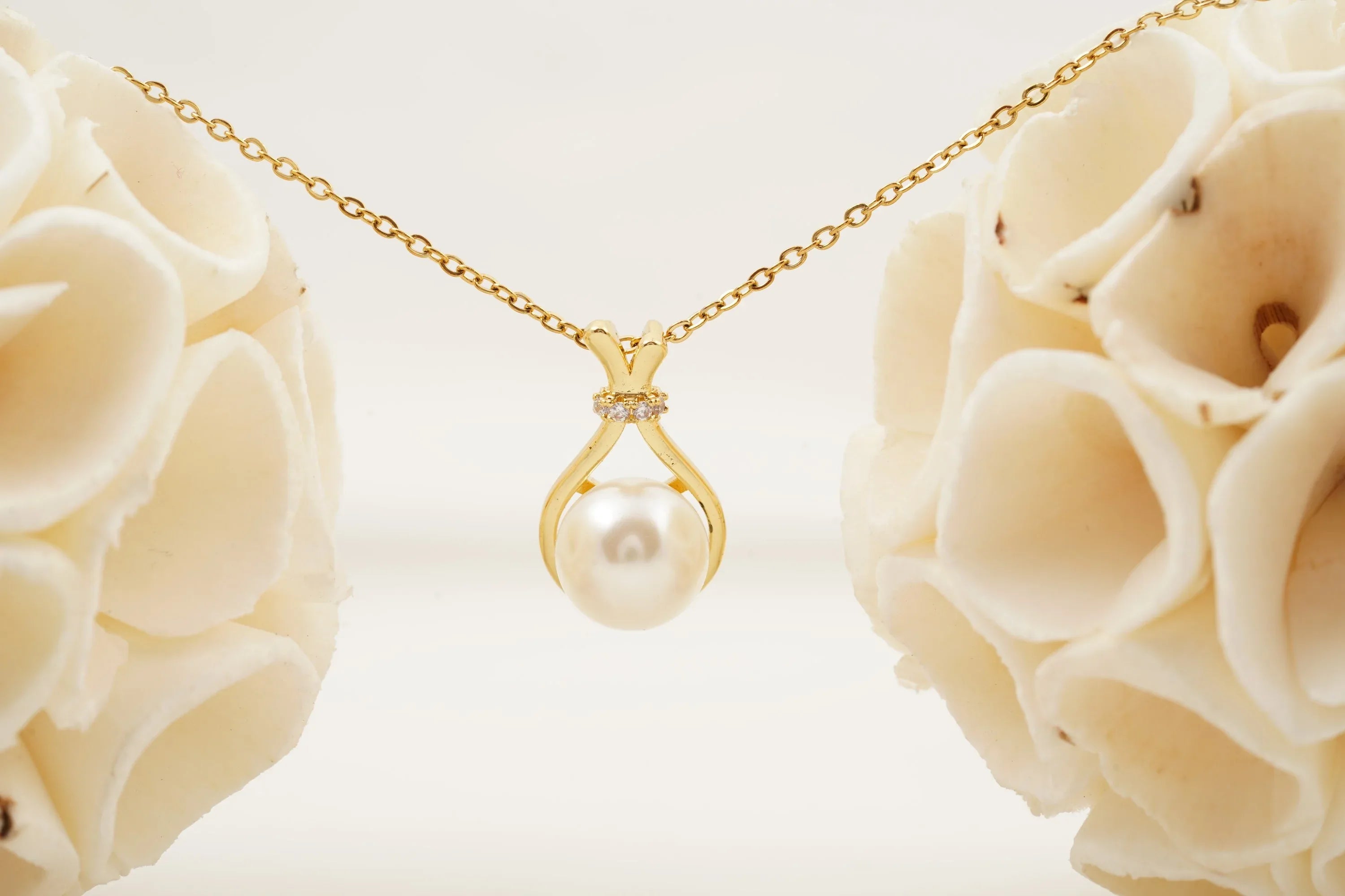 Freshwater Pearl Necklace With Gold Chain - MinimalistJewels