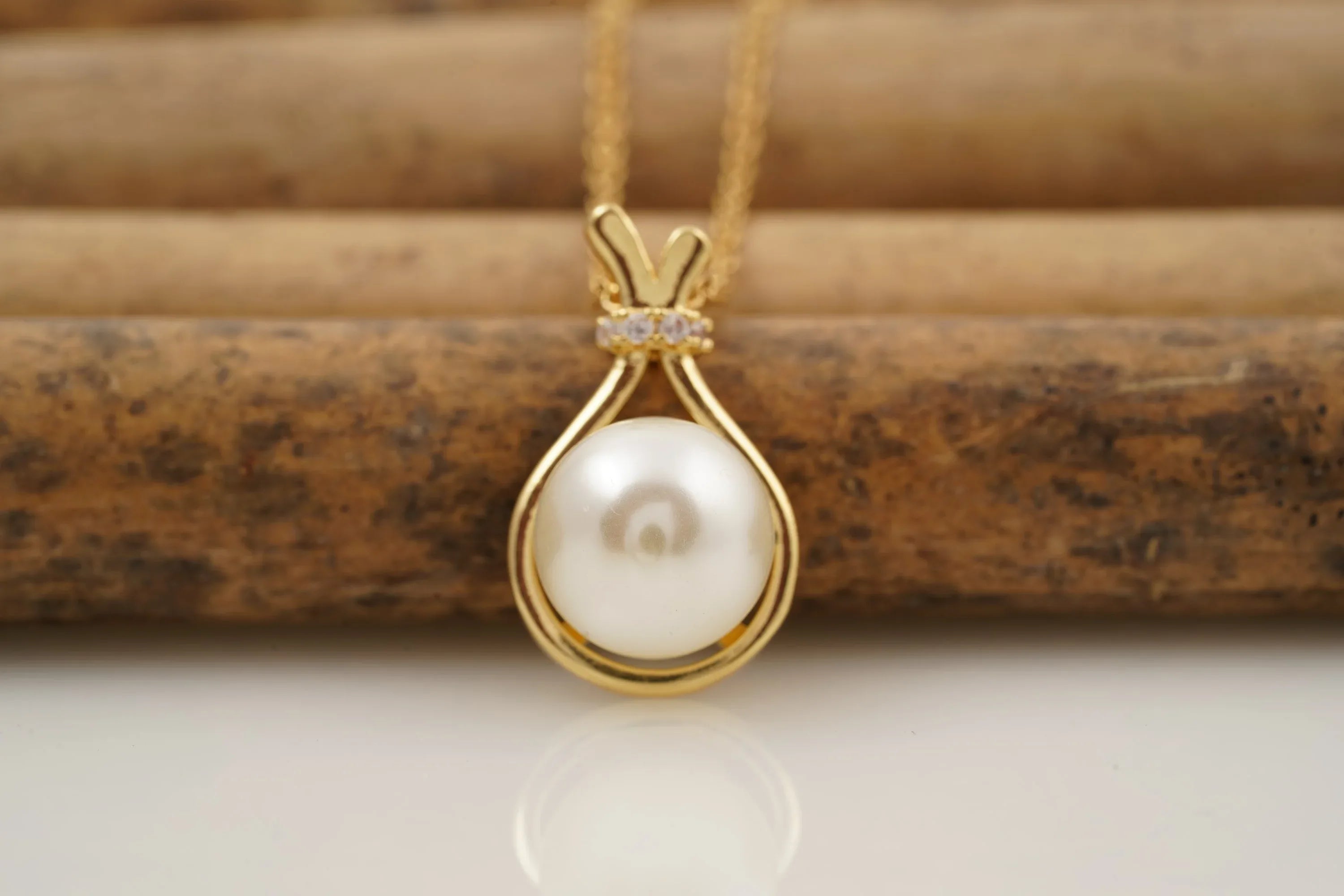 Freshwater Pearl Necklace With Gold Chain - MinimalistJewels