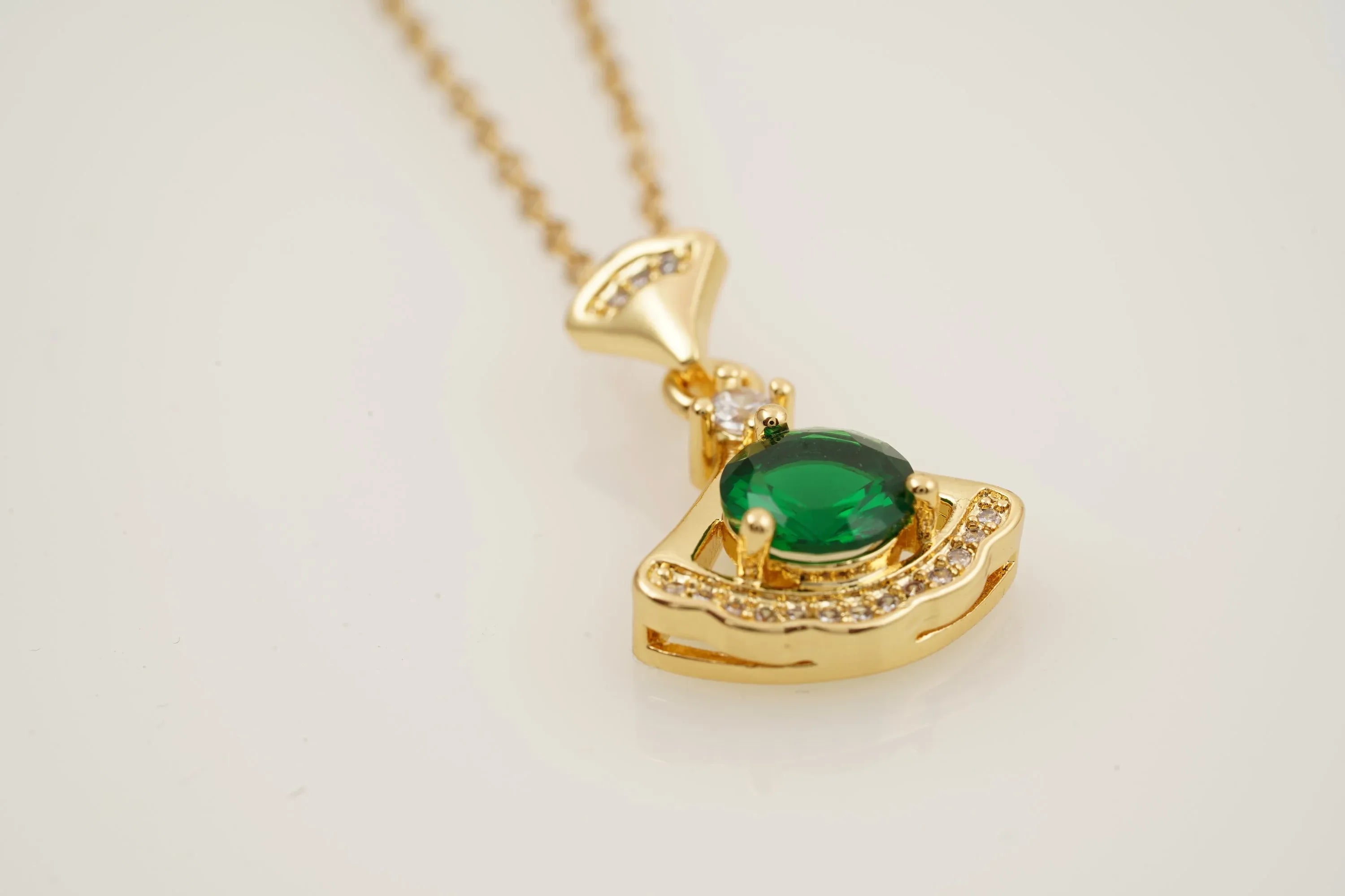 Round Emerald Necklace With Gold Chain May Birthstone - MinimalistJewels