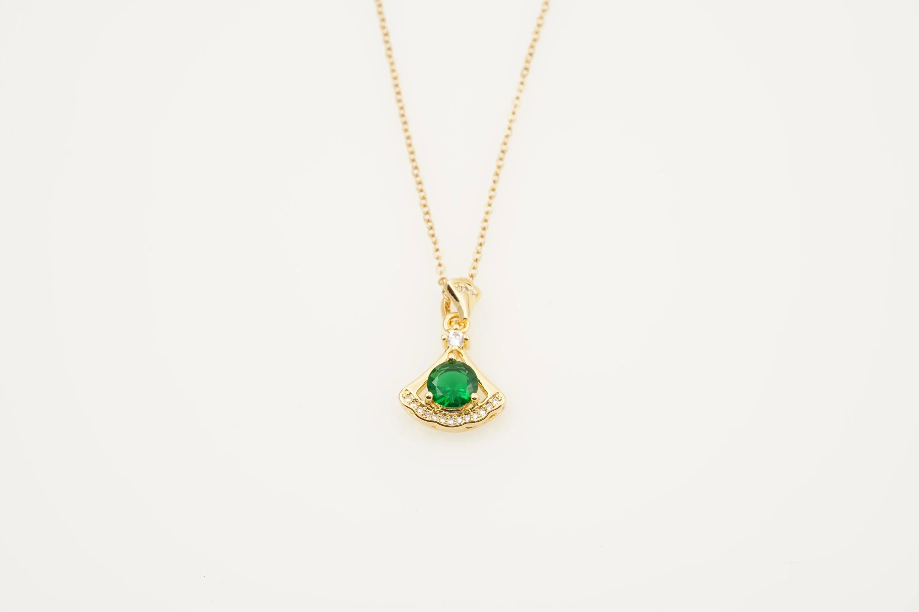 Round Emerald Necklace With Gold Chain May Birthstone - MinimalistJewels