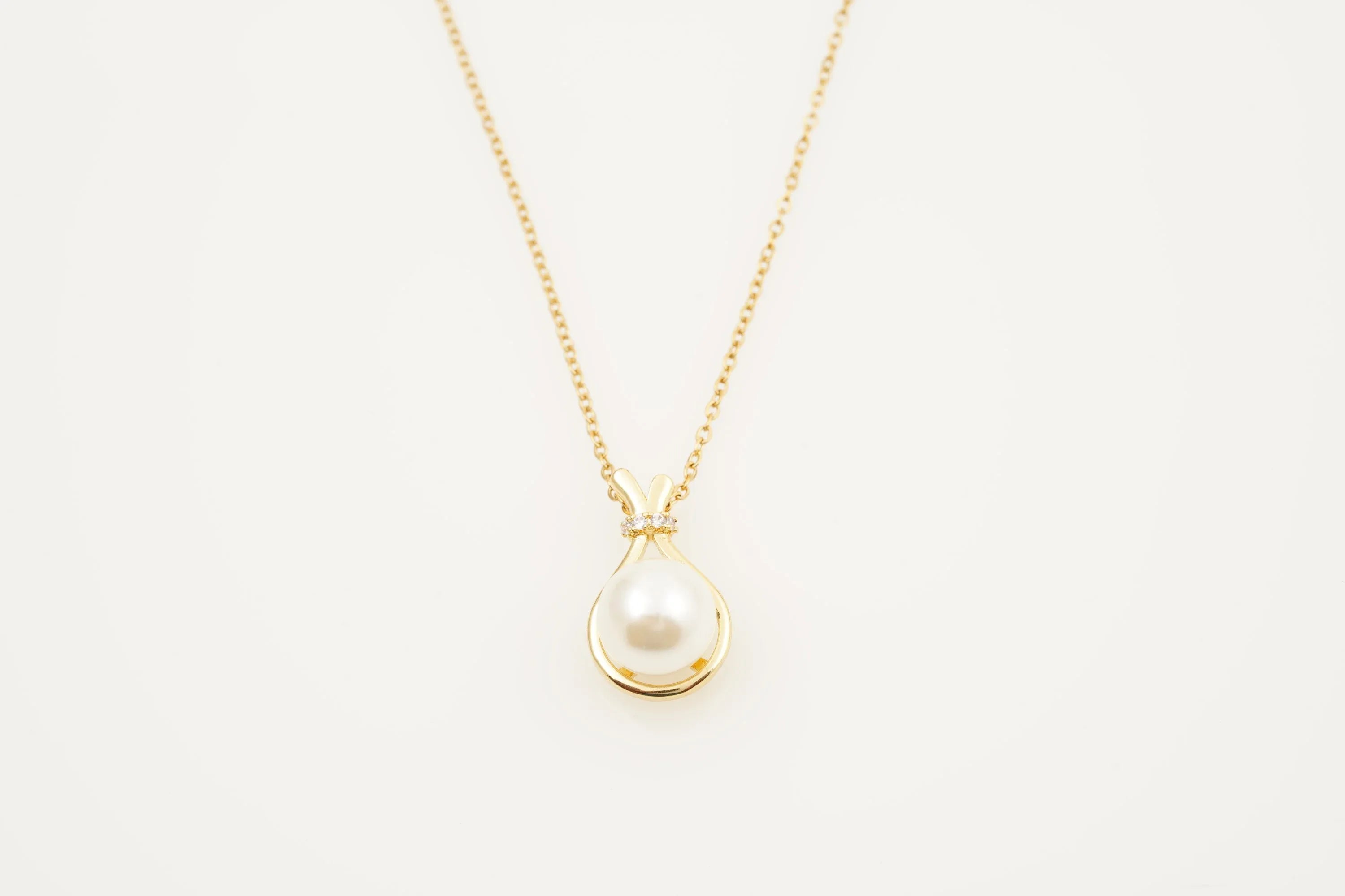 Freshwater Pearl Necklace With Gold Chain - MinimalistJewels