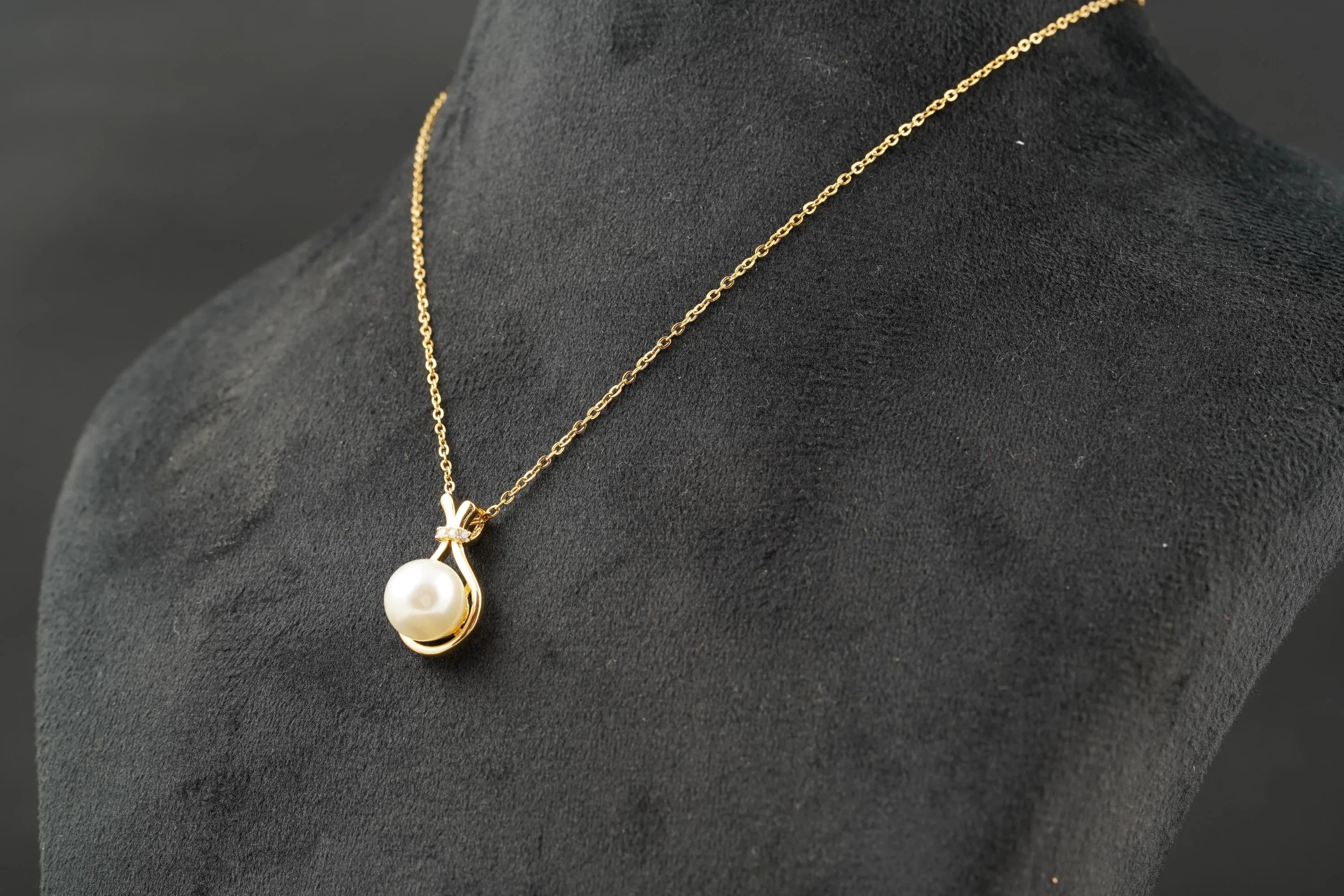 Freshwater Pearl Necklace With Gold Chain - MinimalistJewels
