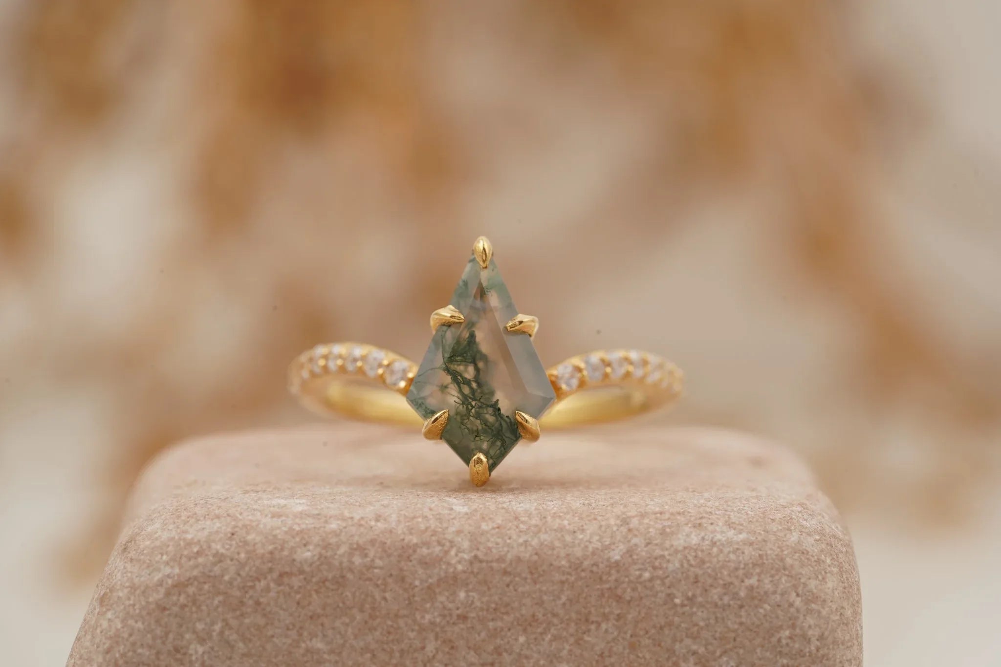 Kite Moss Agate Halo Diamond Engagement Ring - MinimalistJewels