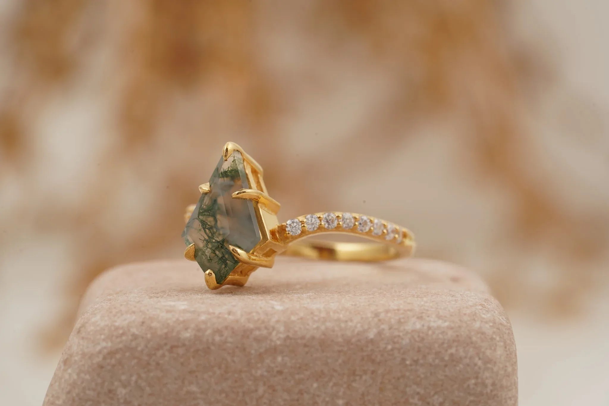Kite Moss Agate Halo Diamond Engagement Ring - MinimalistJewels