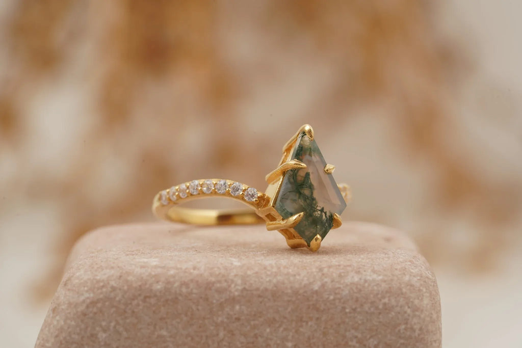Kite Moss Agate Halo Diamond Engagement Ring - MinimalistJewels