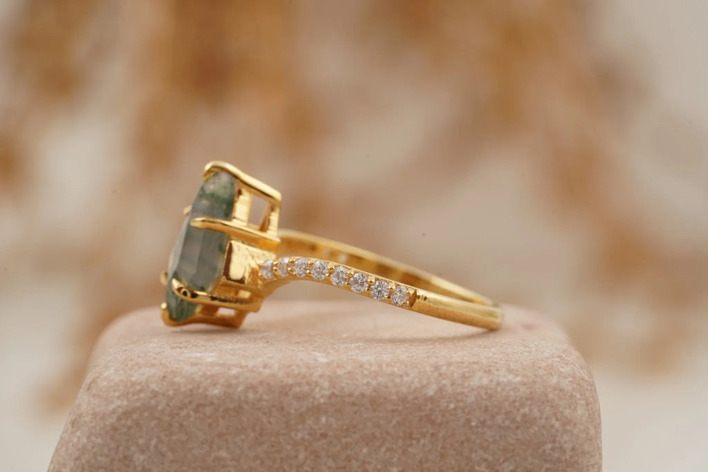 Kite Moss Agate Halo Diamond Engagement Ring - MinimalistJewels