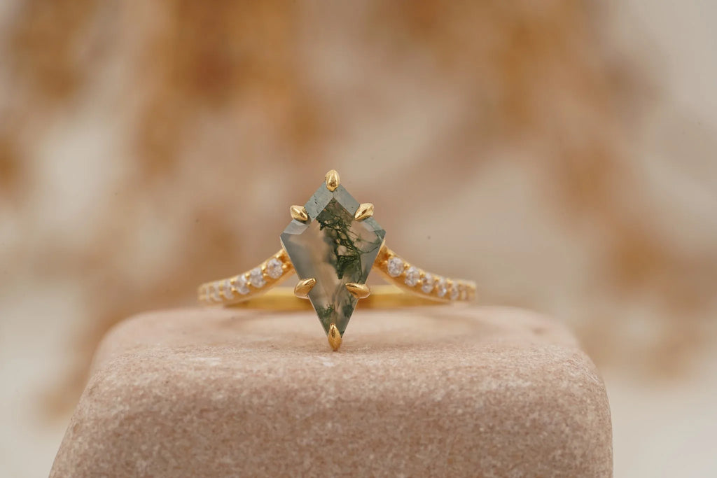 Kite Moss Agate Halo Diamond Engagement Ring - MinimalistJewels