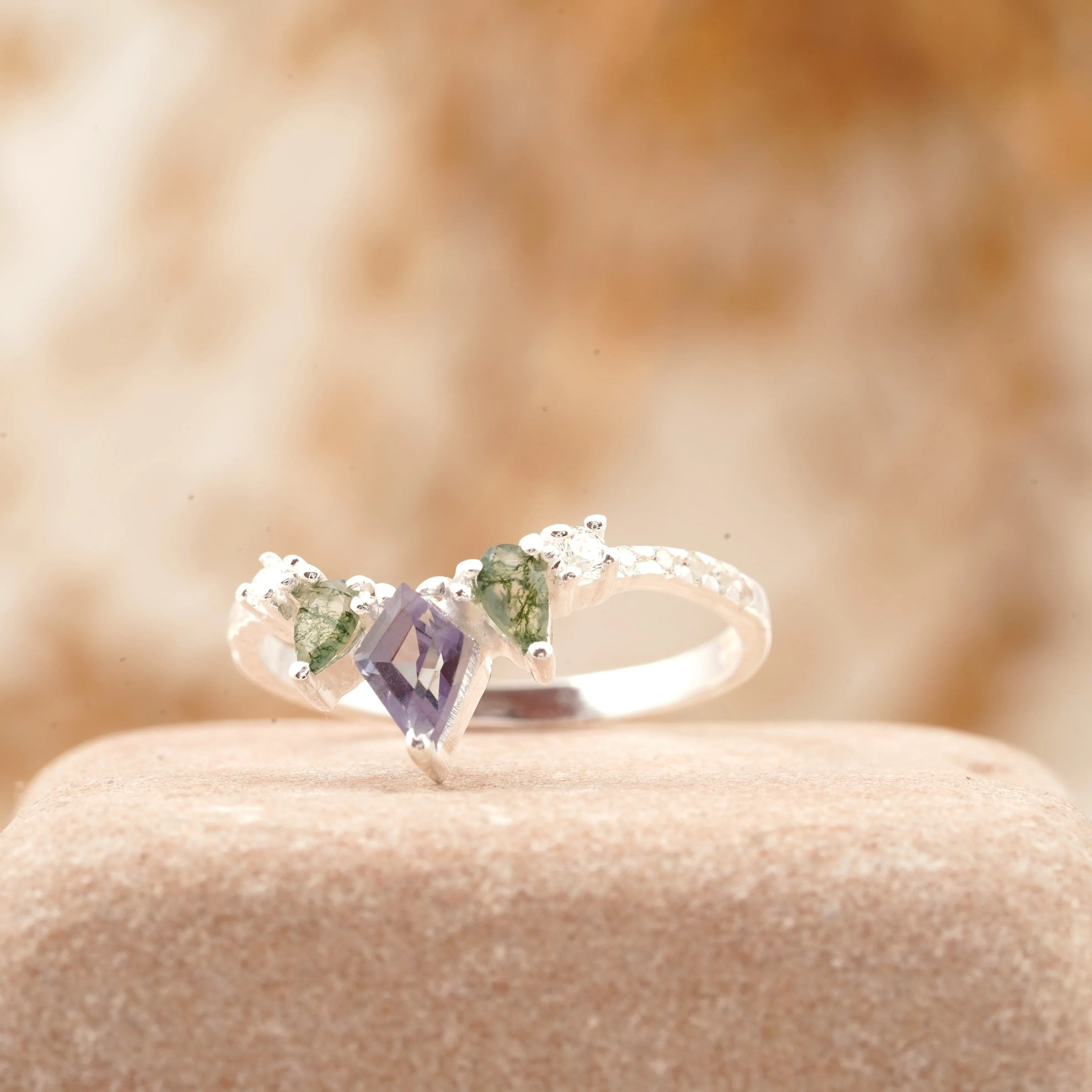 Kite Shaped Alexandrite 925 Sterling Silver Wedding Band - MinimalistJewels