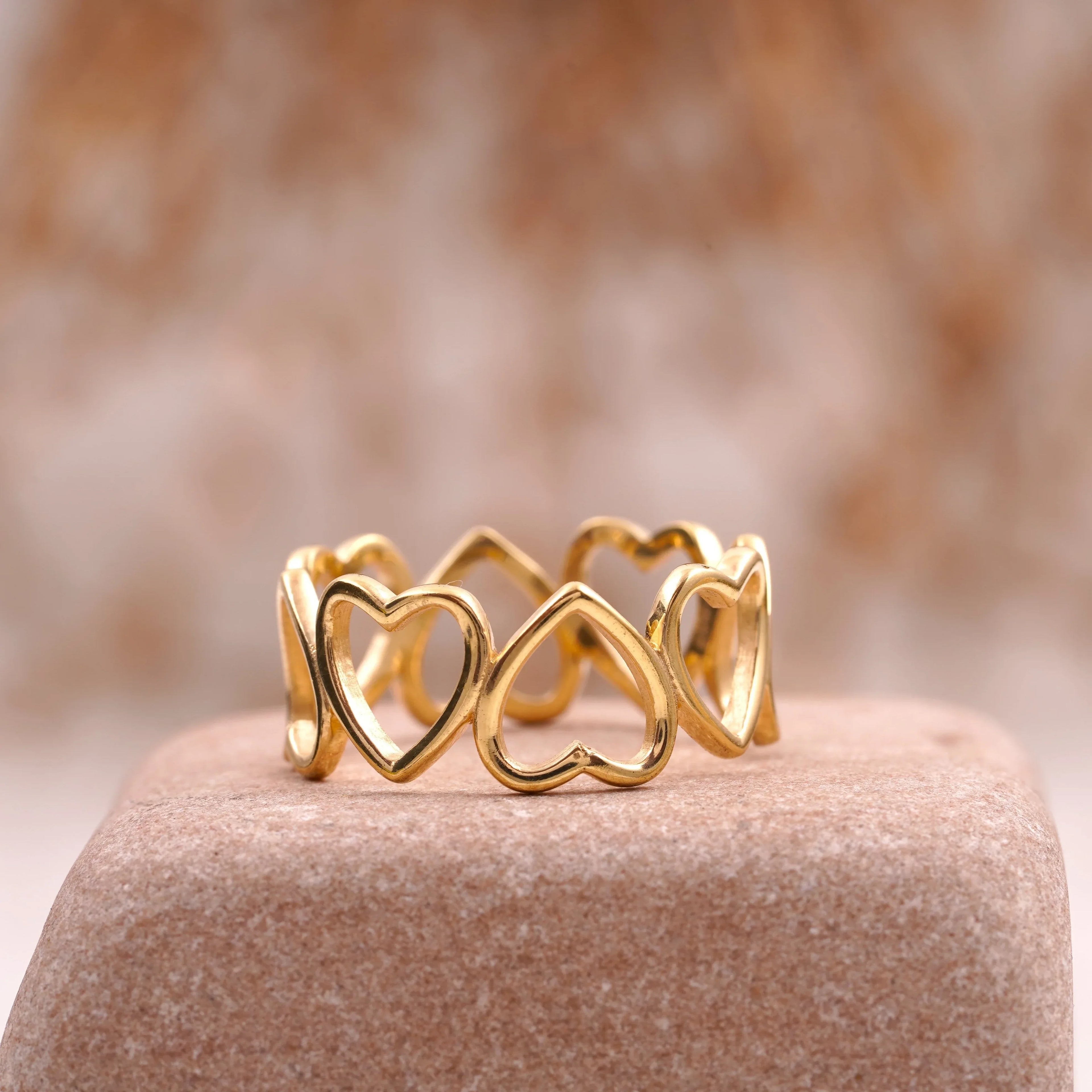 Heart Shaped Solid Gold Stacking Wedding Band - MinimalistJewels
