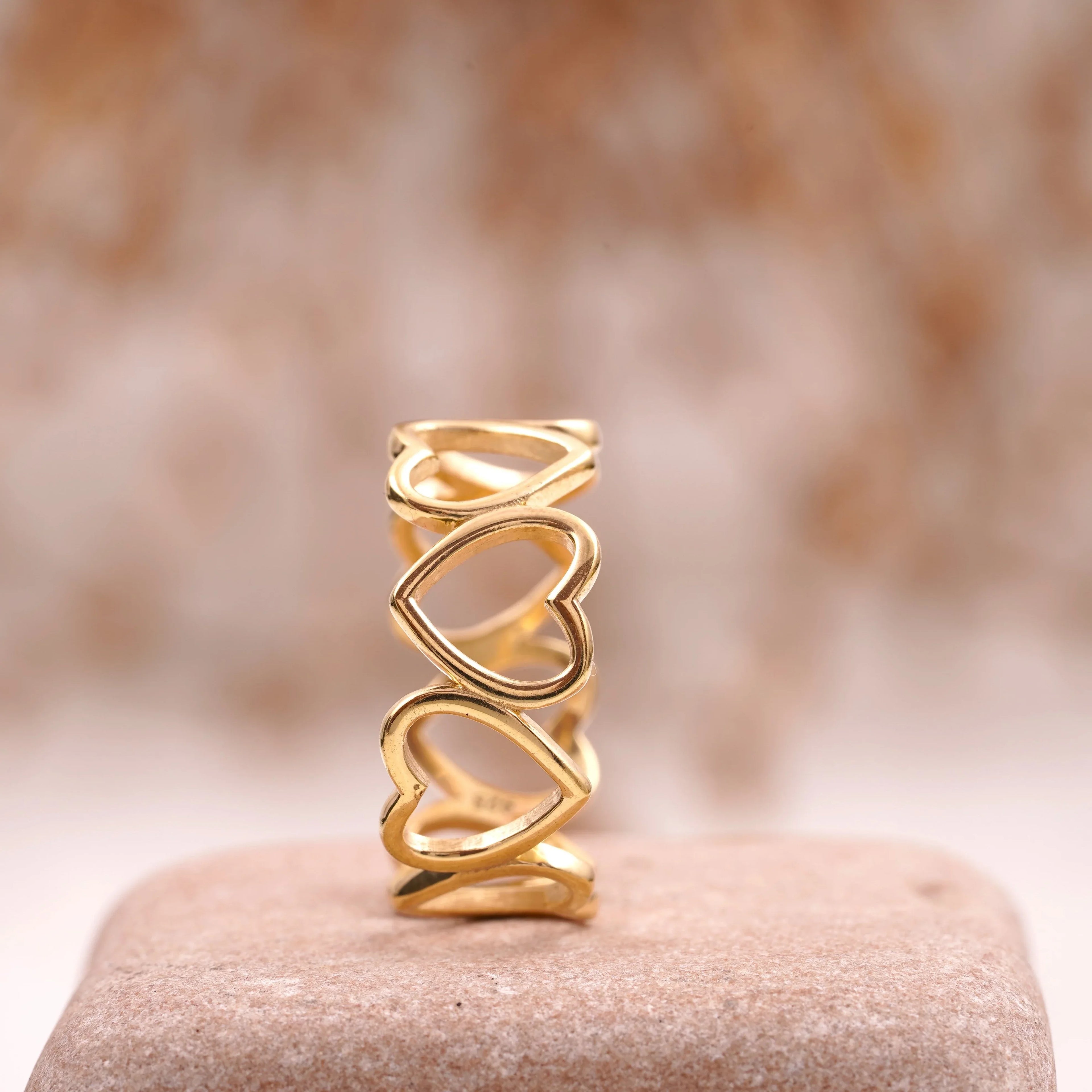Heart Shaped Solid Gold Stacking Wedding Band - MinimalistJewels