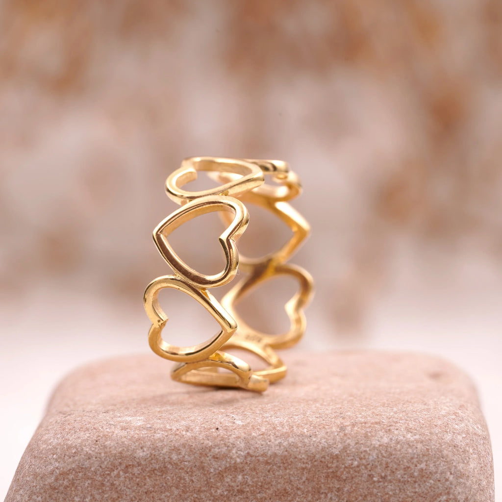 Heart Shaped Solid Gold Stacking Wedding Band - MinimalistJewels