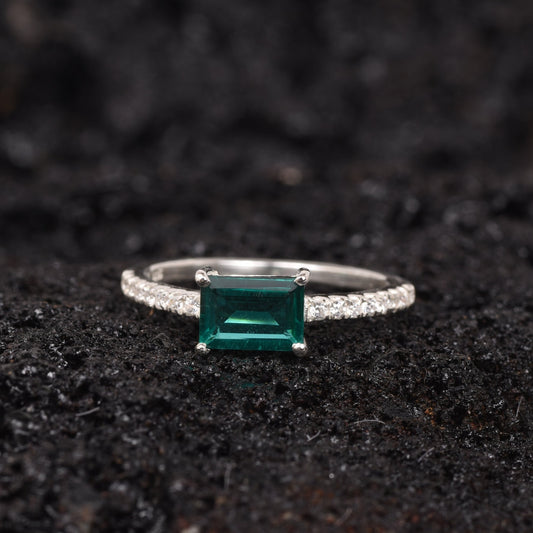 Buy Emerald Engagement Rings | Best Diamond Ring