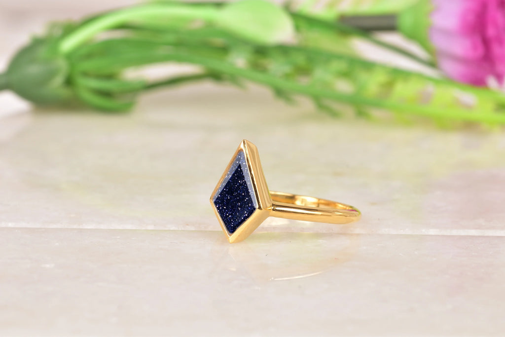 Kite Shaped Sandstone Ring - MinimalistJewels