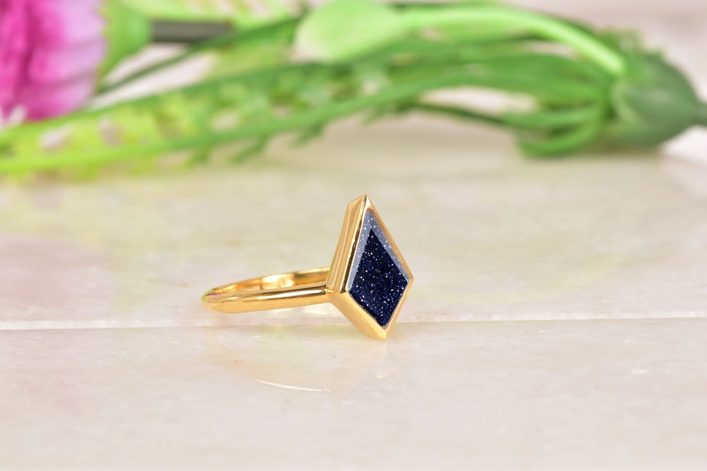 Kite Shaped Sandstone Ring - MinimalistJewels
