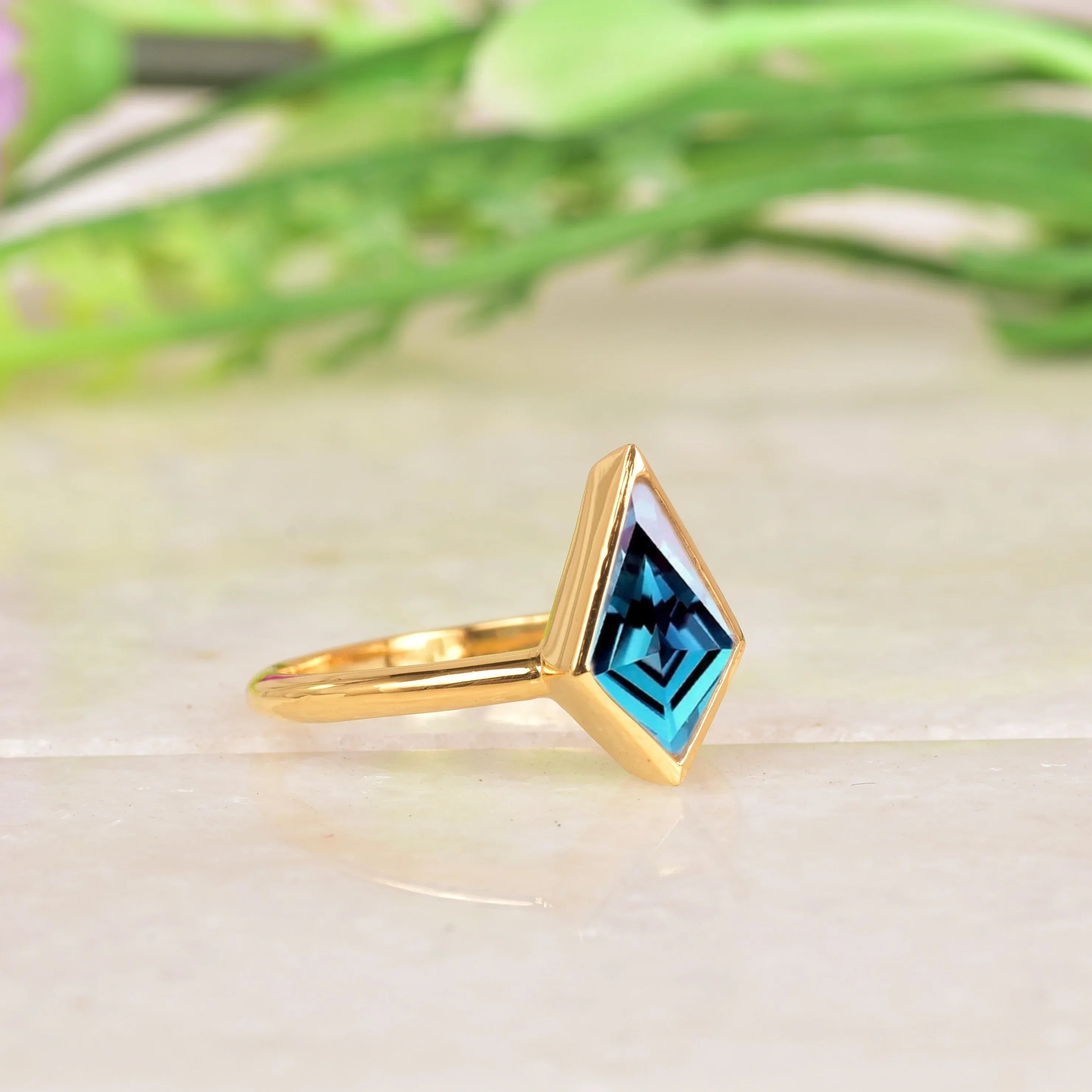 Kite Shaped Color-Change Alexandrite Ring - MinimalistJewels