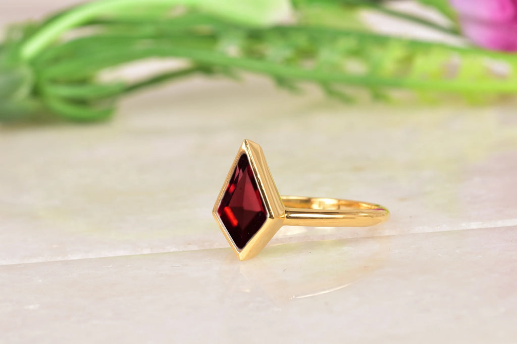 Kite Shaped Red Garnet Ring - MinimalistJewels