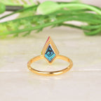 Kite Shaped Color-Change Alexandrite Ring - MinimalistJewels